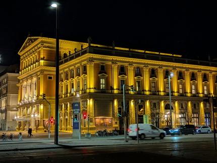 PXL 20251030 184232329